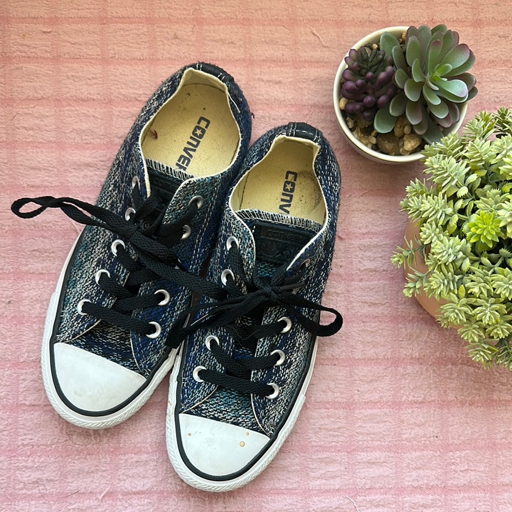 Converse Blue and White Knit Canvas Sneakers Low-Top Design